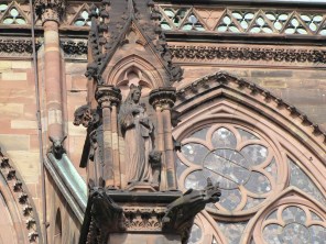 성녀 리카르다_photo by Ralph Hammann_on the facade of the Cathedral of Our Lady in Strasbourg_France.jpg